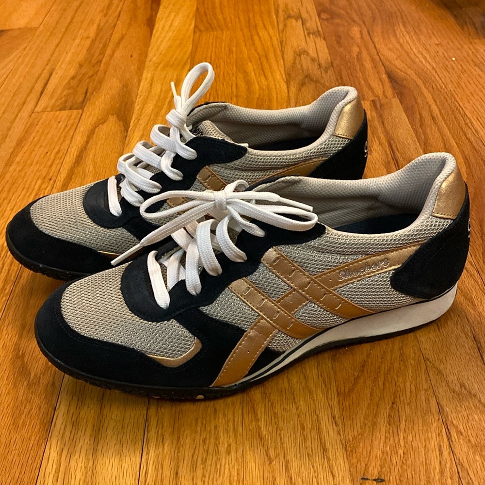 Sketchers sneakers